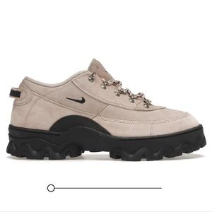 Nike Lahar Low Hiking Sneakers